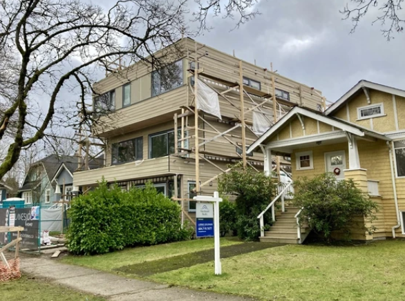 BC省“巨型盒子房”遭居民集体抵制 市长怒批 BC省“巨型盒子房”遭居民集体抵制 市长怒批