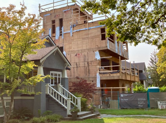 BC省“巨型盒子房”遭居民集体抵制 市长怒批 BC省“巨型盒子房”遭居民集体抵制 市长怒批