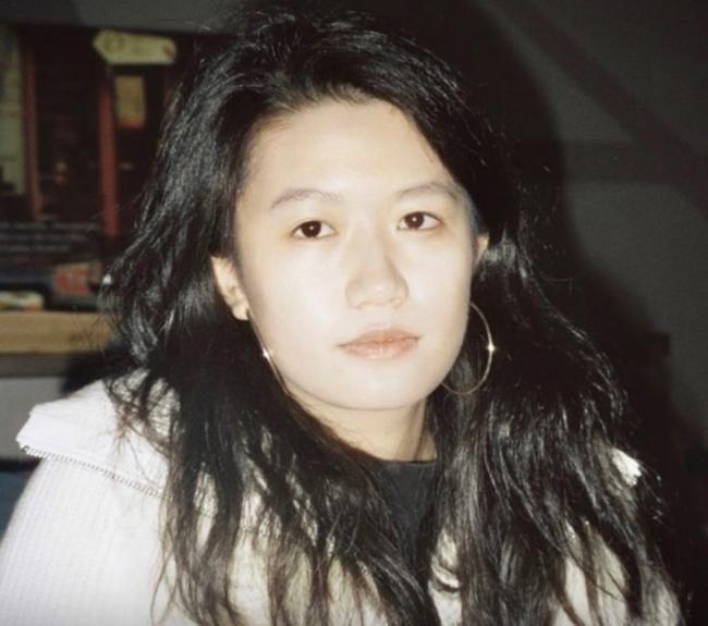 23岁中国女导演离奇“一楼坠亡” 2友人被捕 23岁中国女导演离奇“一楼坠亡” 2友人被捕