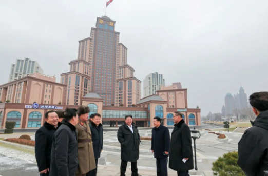 万套住宅震撼亮相 金正恩现身发声:平壤变了… 万套住宅震撼亮相 金正恩现身发声:平壤变了…