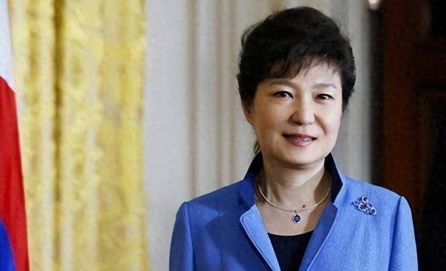 朴槿惠现状:住1676平别墅,与小10岁律师为伴 朴槿惠现状:住1676平别墅,与小10岁律师为伴