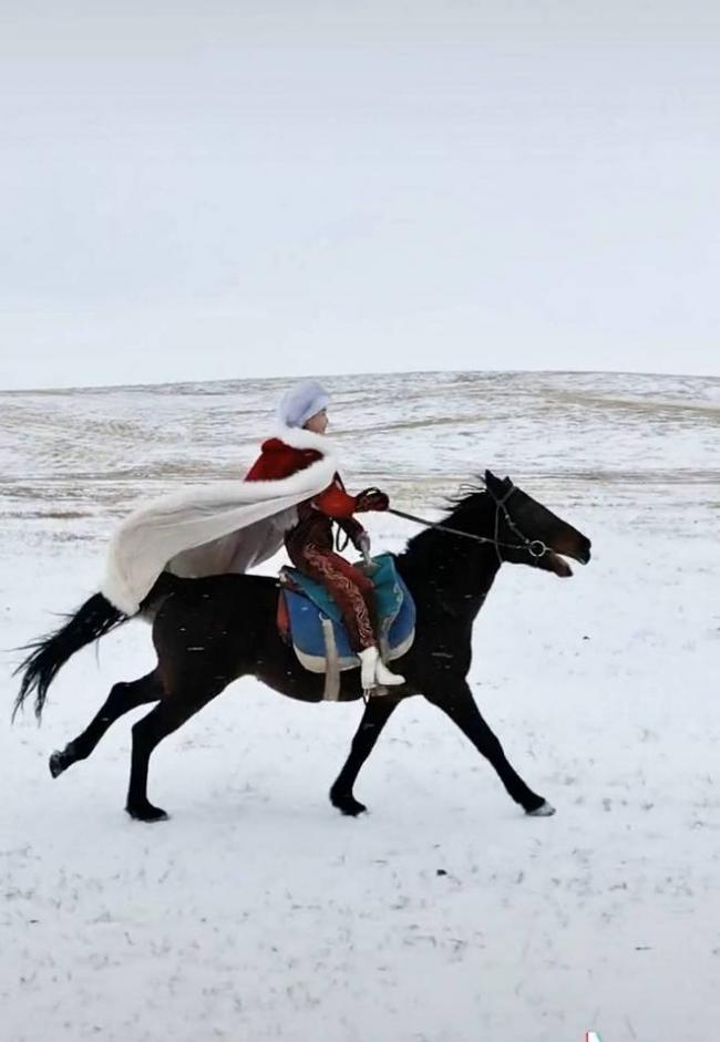 网红官员贺娇龙去世 坠马影像完整曝出 过程残忍 网红官员贺娇龙去世 坠马影像完整曝出 过程残忍