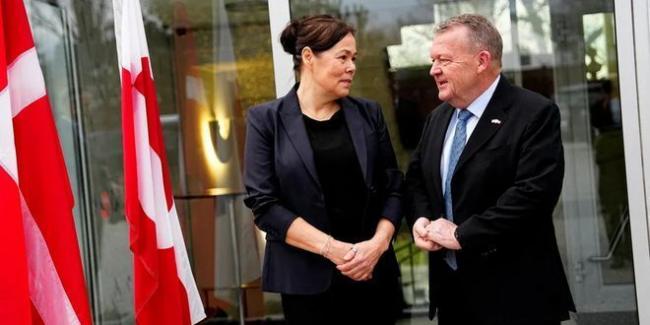 53岁格陵兰女外长在白宫外吸烟 引发争议 53岁格陵兰女外长在白宫外吸烟 引发争议