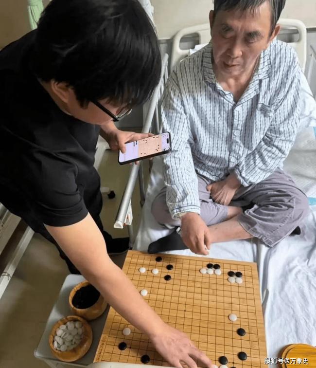 聂卫平73岁生日照曝光 脸色苍白,身材消瘦 聂卫平73岁生日照曝光 脸色苍白,身材消瘦