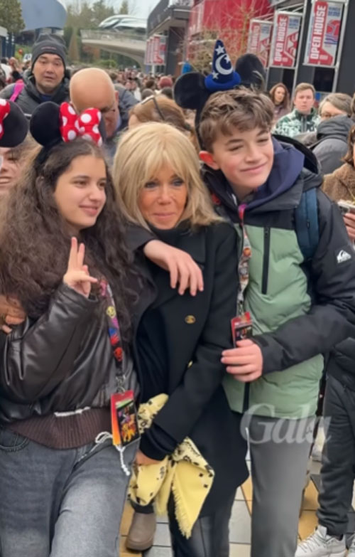 法国第一夫人闪耀迪士尼乐园,穿皮裤打碟跳舞 法国第一夫人闪耀迪士尼乐园,穿皮裤打碟跳舞