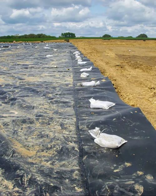 印度究竟有多脏?首都垃圾山20层楼高 印度究竟有多脏?首都垃圾山20层楼高