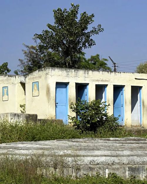 印度究竟有多脏?首都垃圾山20层楼高 印度究竟有多脏?首都垃圾山20层楼高