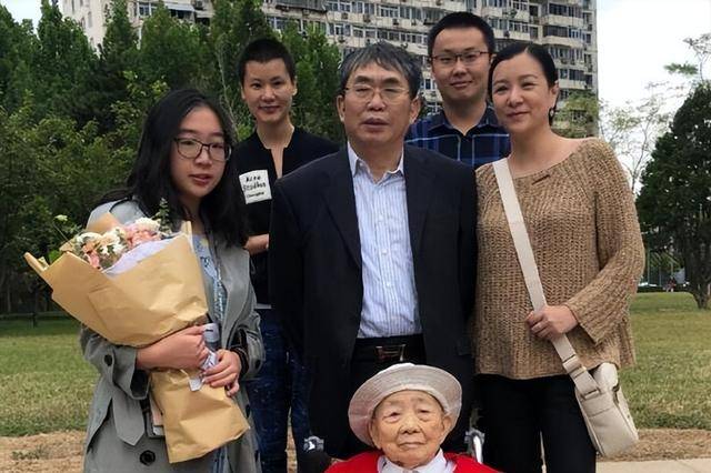 聂卫平有多放纵?饮食无节,连吃13只螃蟹.... 聂卫平有多放纵?饮食无节,连吃13只螃蟹....