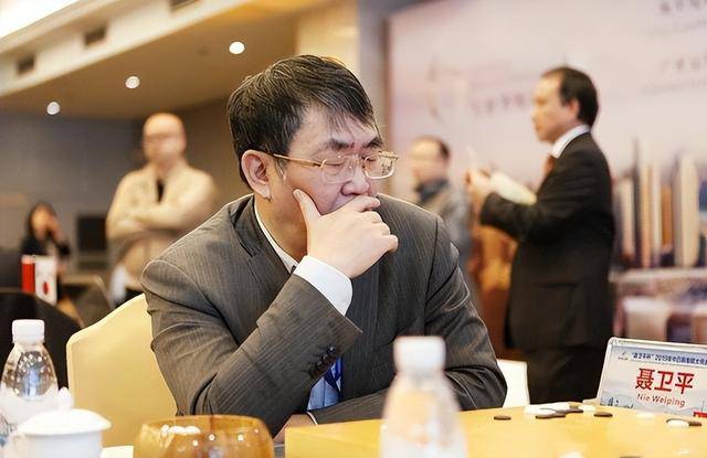 聂卫平有多放纵?饮食无节,连吃13只螃蟹.... 聂卫平有多放纵?饮食无节,连吃13只螃蟹....