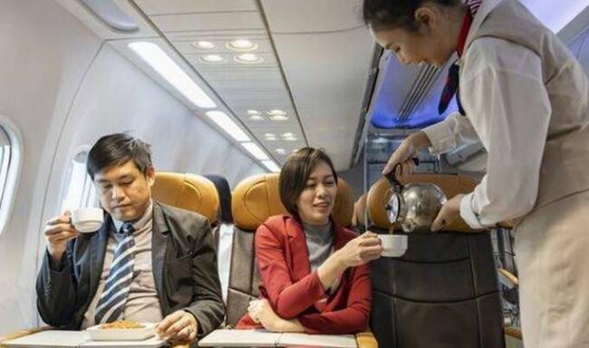 空服员都会说的两个“白色谎言” 真是为你好? 空服员都会说的两个“白色谎言” 真是为你好?