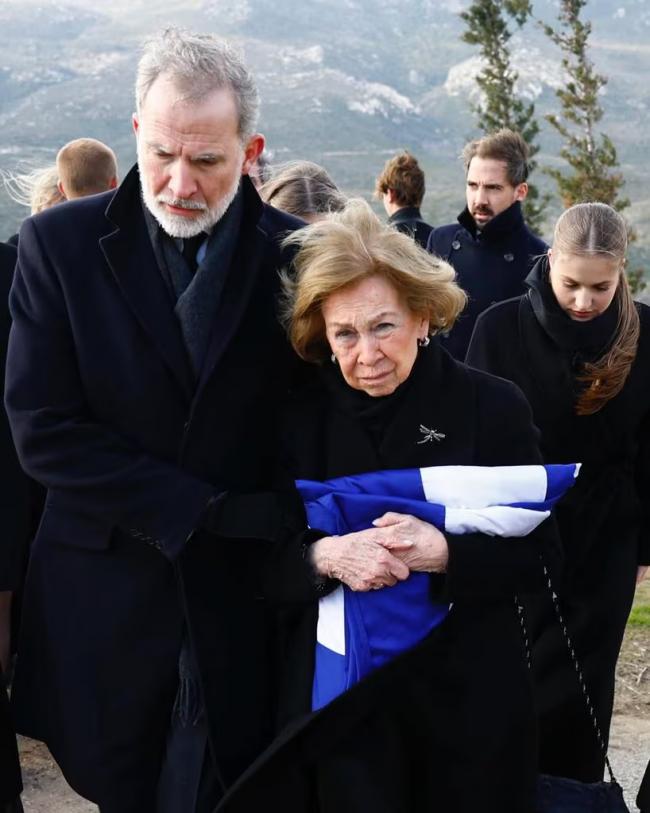 西班牙国王到希腊安葬姨妈 公主姐妹花很暖心 西班牙国王到希腊安葬姨妈 公主姐妹花很暖心