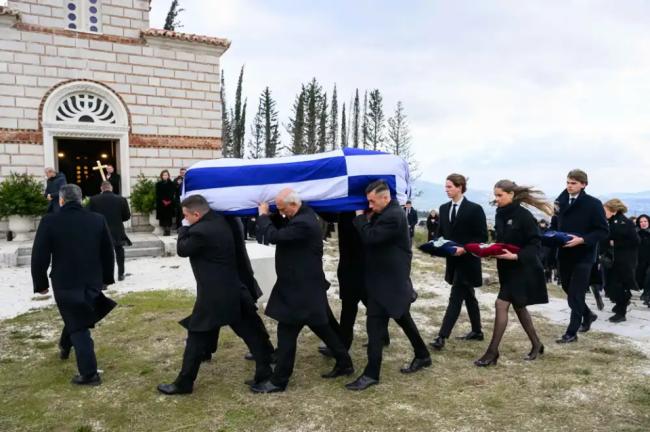 西班牙国王到希腊安葬姨妈 公主姐妹花很暖心 西班牙国王到希腊安葬姨妈 公主姐妹花很暖心