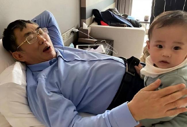 聂卫平家中装修高大上,孙子可爱,女儿戴18万表 聂卫平家中装修高大上,孙子可爱,女儿戴18万表