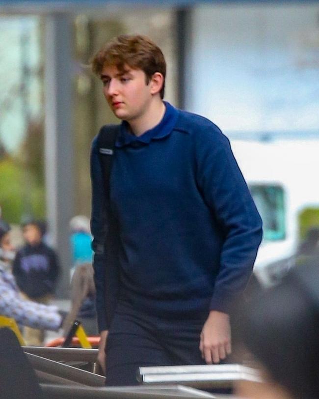 巴伦救下英国女网友,总统儿子被接线员斥责 巴伦救下英国女网友,总统儿子被接线员斥责