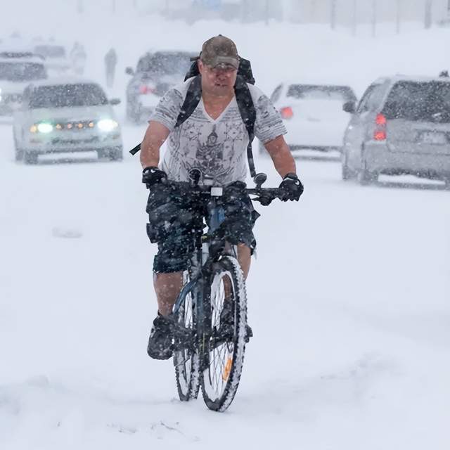 不是AI!俄罗斯大雪吞城,是真的 不是AI!俄罗斯大雪吞城,是真的