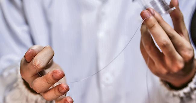 如“第二皮肤” 复旦大学纤维芯片问世 如“第二皮肤” 复旦大学纤维芯片问世