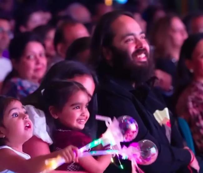 他的新手表镶了近400颗宝石 “贫富差距具象化” 他的新手表镶了近400颗宝石 “贫富差距具象化”