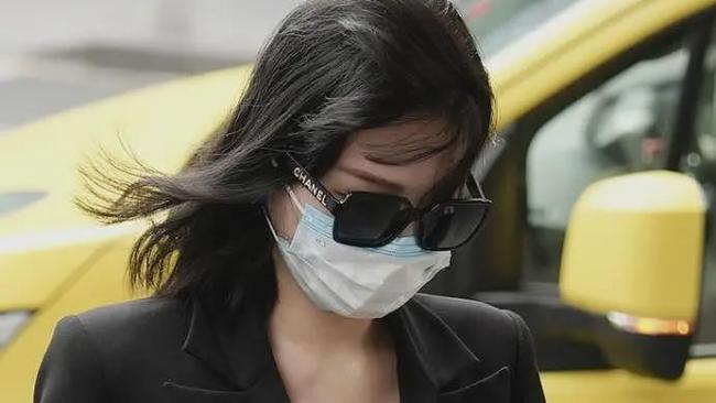 一直躲在澳洲!终于,杨兰兰本人出庭了 一直躲在澳洲!终于,杨兰兰本人出庭了