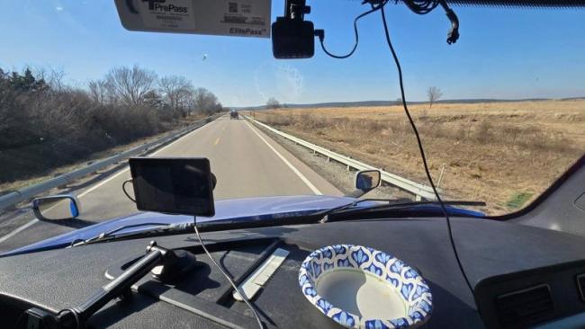 华人卡车司机月入近万美元 为何亏钱卖车难养家 华人卡车司机月入近万美元 为何亏钱卖车难养家