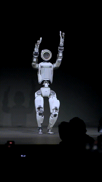 见证历史!最“反人类”机器人诞生 见证历史!最“反人类”机器人诞生