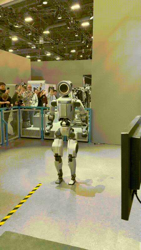 见证历史!最“反人类”机器人诞生 见证历史!最“反人类”机器人诞生