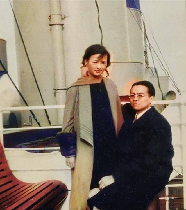 老照片:梁思成和林徽因甲板上留影 老照片:梁思成和林徽因甲板上留影