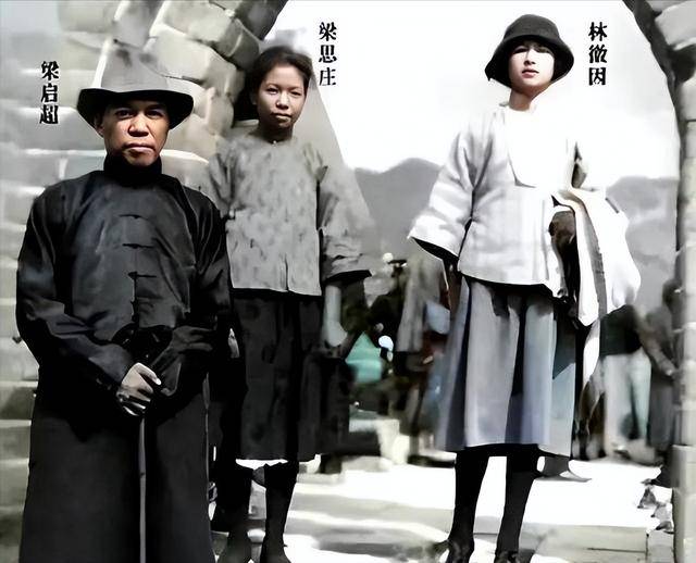 老照片:梁思成和林徽因甲板上留影 老照片:梁思成和林徽因甲板上留影