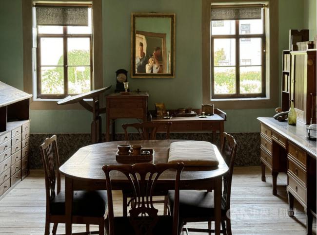 歌德收藏的琥珀 藏着4000万年前灭绝古蚂蚁 歌德收藏的琥珀 藏着4000万年前灭绝古蚂蚁