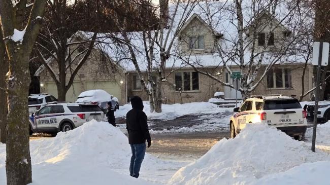 加国名校惊魂!有人持上膛手枪 警方抓捕四华人 加国名校惊魂!有人持上膛手枪 警方抓捕四华人