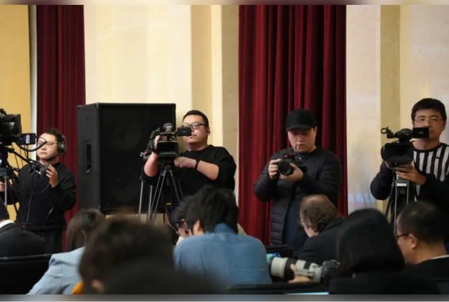 媒体狂问张又侠落马 中国国防部这句话语惊四座 媒体狂问张又侠落马 中国国防部这句话语惊四座