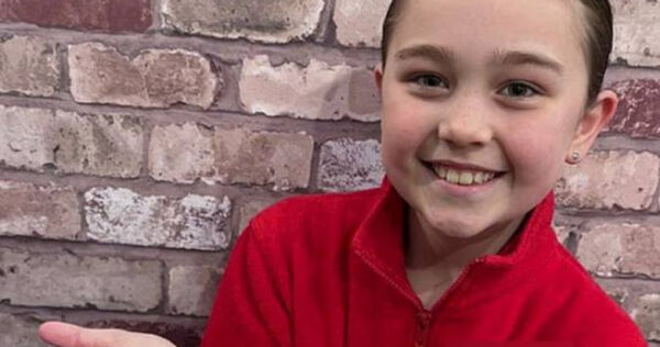 比地球还古老 9岁女童捡到“45亿年陨石” 比地球还古老 9岁女童捡到“45亿年陨石”