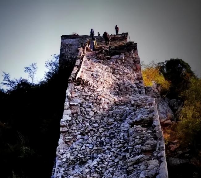 绝望:北大女博士倒挂长城2小时,目睹自己坠亡 绝望:北大女博士倒挂长城2小时,目睹自己坠亡