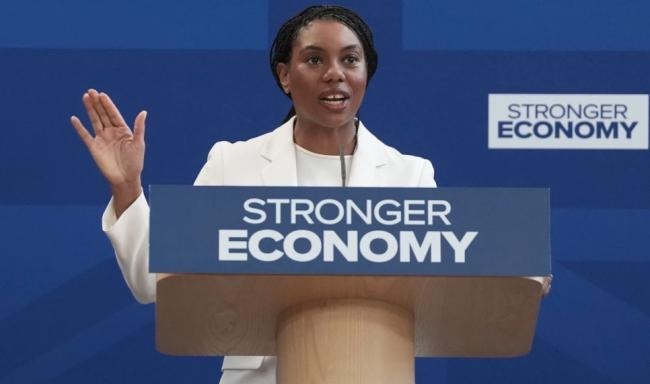 “只带回来Labubu” 她怒呛:被北京玩弄 “只带回来Labubu” 她怒呛:被北京玩弄