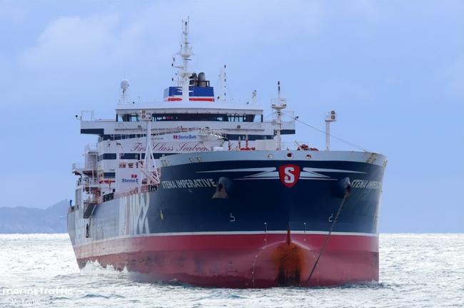 伊朗海军很菜!六艘伊朗炮艇拦不住美国油轮 伊朗海军很菜!六艘伊朗炮艇拦不住美国油轮