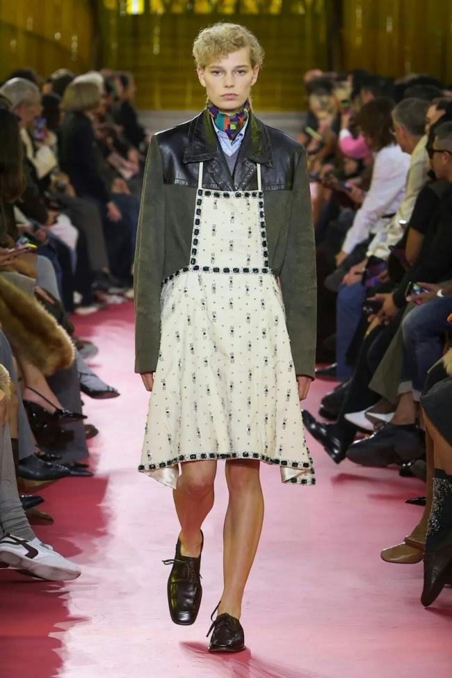 买吗?Miu Miu春夏系列推出“17万元围裙”惹议 买吗?Miu Miu春夏系列推出“17万元围裙”惹议