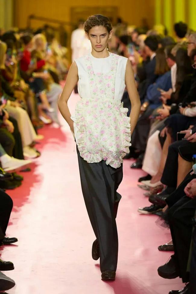 买吗?Miu Miu春夏系列推出“17万元围裙”惹议 买吗?Miu Miu春夏系列推出“17万元围裙”惹议