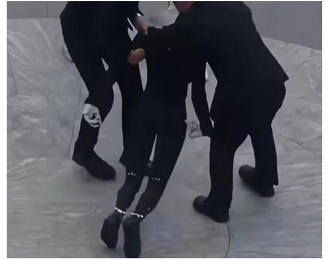 走着猫步“哐当”,中国人形机器人的屈辱 走着猫步“哐当”,中国人形机器人的屈辱