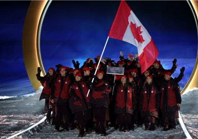 冬奥开幕:加国队赢得热烈欢呼,万斯遭到嘘声 冬奥开幕:加国队赢得热烈欢呼,万斯遭到嘘声