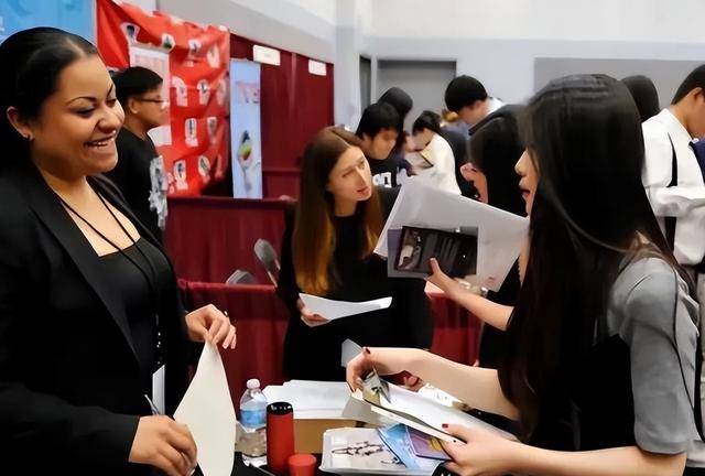 美国现在有多少华人?数据让很多国人不敢相信 美国现在有多少华人?数据让很多国人不敢相信