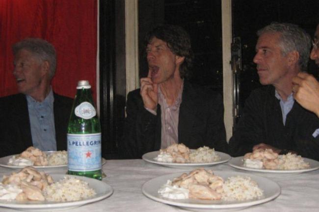 网传艾普斯坦“吃人肉” 餐桌照曝光令人作呕 网传艾普斯坦“吃人肉” 餐桌照曝光令人作呕