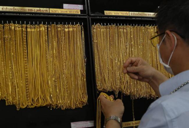 中国大妈狂炒金银后,痛诉.... 中国大妈狂炒金银后,痛诉....