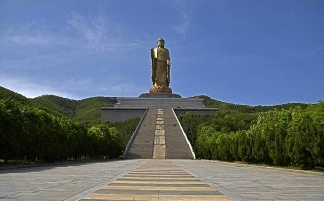 12亿人民币修建的世界最高佛,水喝不起拜不起 12亿人民币修建的世界最高佛,水喝不起拜不起