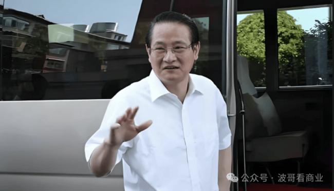 “易公子”浮出水面,走向覆灭的“衙内”样本 “易公子”浮出水面,走向覆灭的“衙内”样本