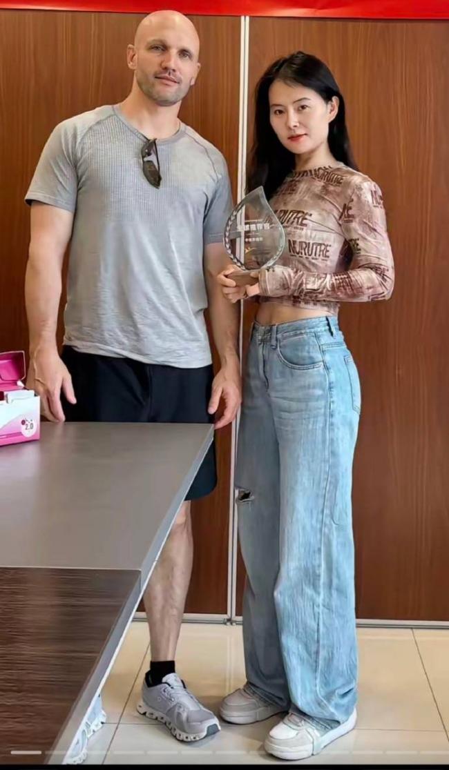 中国女网红离婚翻车 美国丈夫要近百万美金赔偿 中国女网红离婚翻车 美国丈夫要近百万美金赔偿