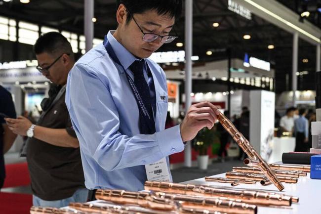 每吨破14000美元大关,“中国之手”震撼市场 每吨破14000美元大关,“中国之手”震撼市场