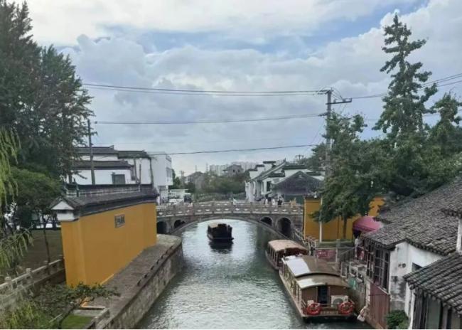 罗翔“夹着尾巴逃跑了”,赢得也仅仅是牢A们 罗翔“夹着尾巴逃跑了”,赢得也仅仅是牢A们