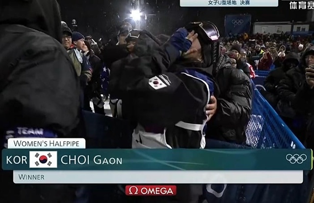 两次重摔到绝杀夺金!17岁少女创冬奥历史 两次重摔到绝杀夺金!17岁少女创冬奥历史