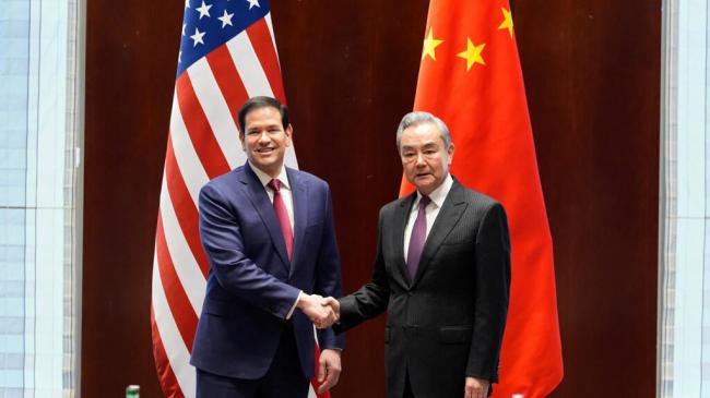 与被北京制裁的他见面,王毅神情严肃 与被北京制裁的他见面,王毅神情严肃