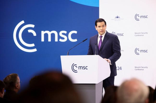 去年万斯气哭主席,今年的卢比奥带来满满的爱 去年万斯气哭主席,今年的卢比奥带来满满的爱