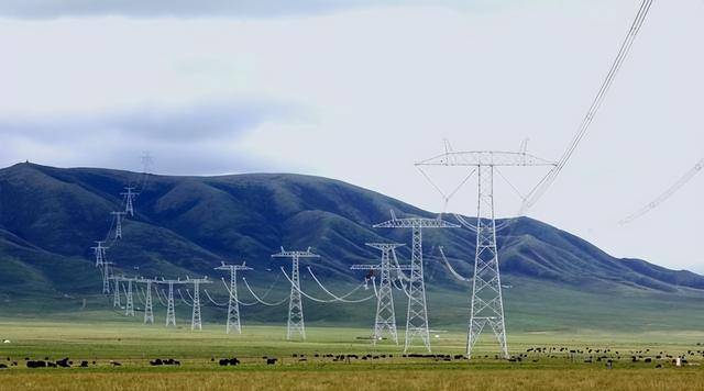 中国第7大沙漠铺满光伏板,结果震惊了 中国第7大沙漠铺满光伏板,结果震惊了